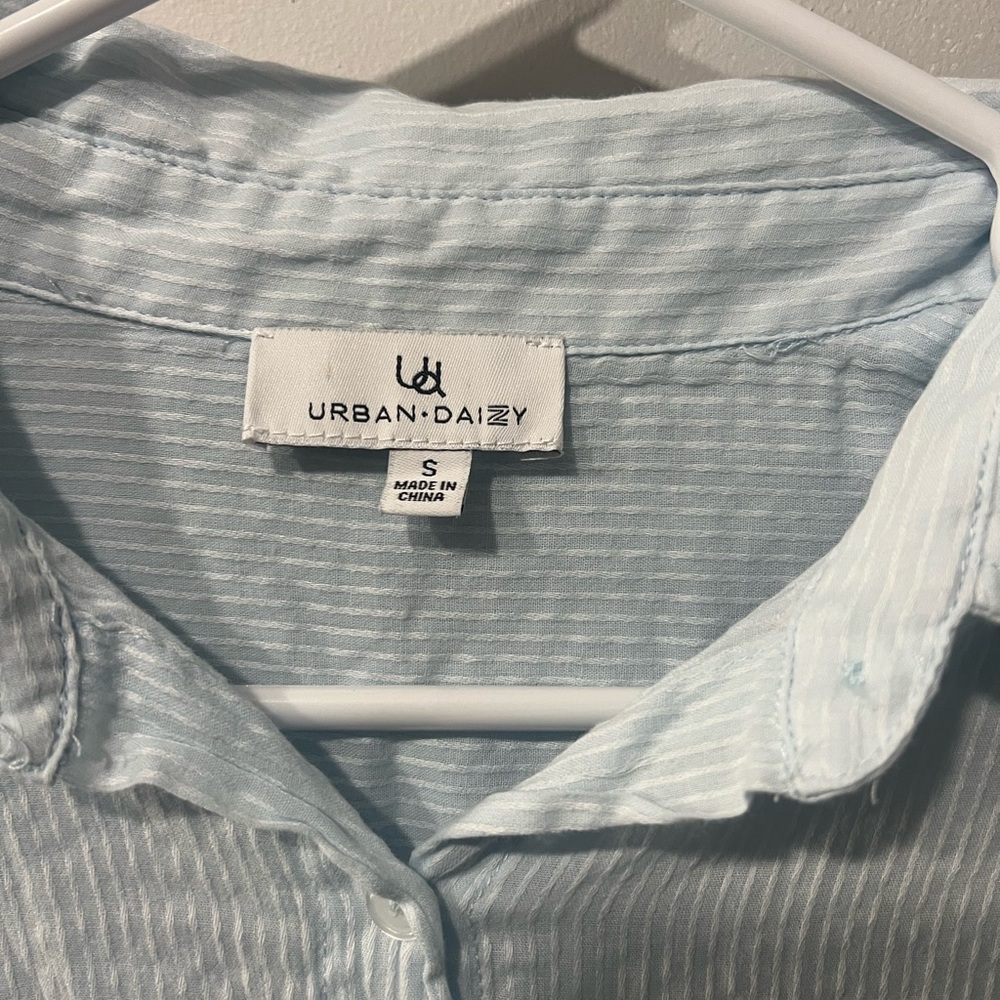 urban daizy Women's Light Blue Button Down 100% cotton Shirt size s